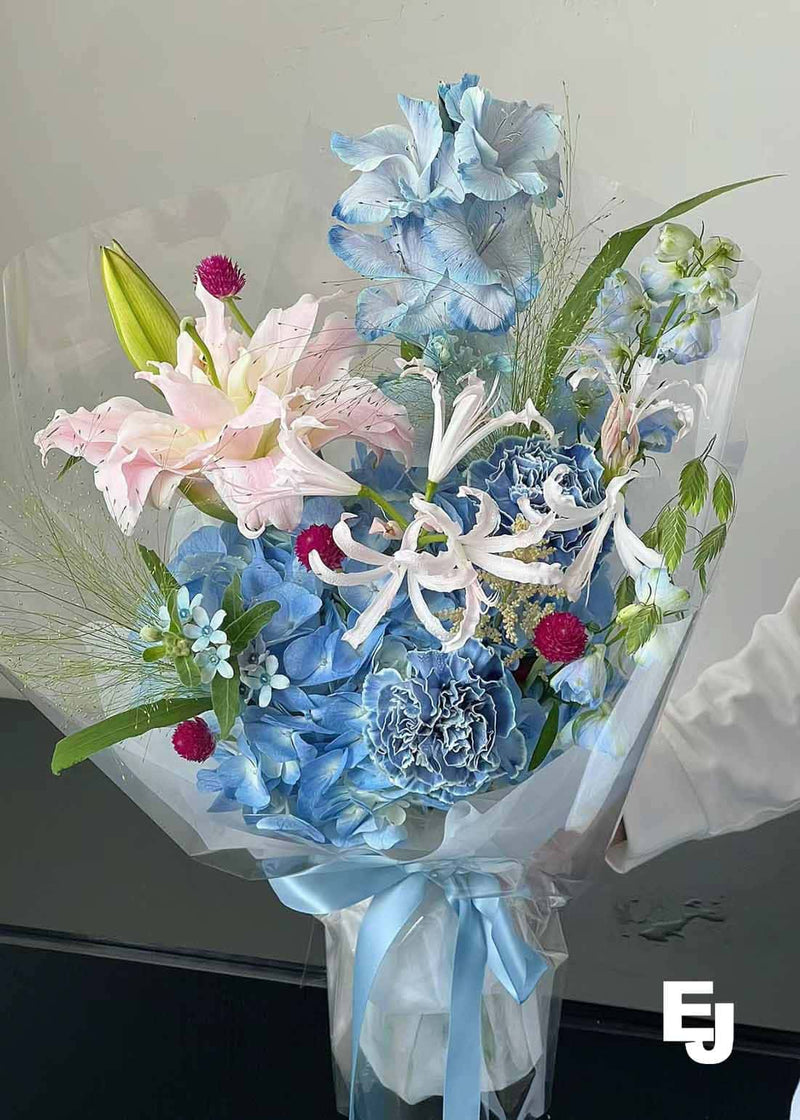 Florists' Choice Seasonal Flowers Gift Bunch - The Daily Bunch