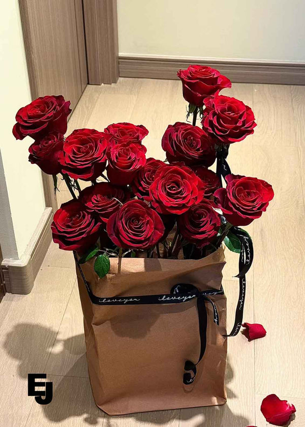 Freshest Rose Bouquet With Recycle bag - Valentine's Day Gift