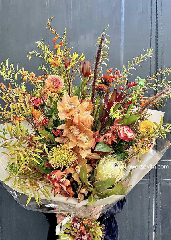 Christmas Flowers Gift Bouquet - The Daily Bunch