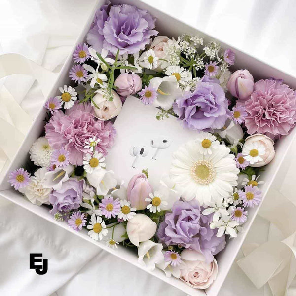 Flowers Arrangement Gift Box With Fairy Light